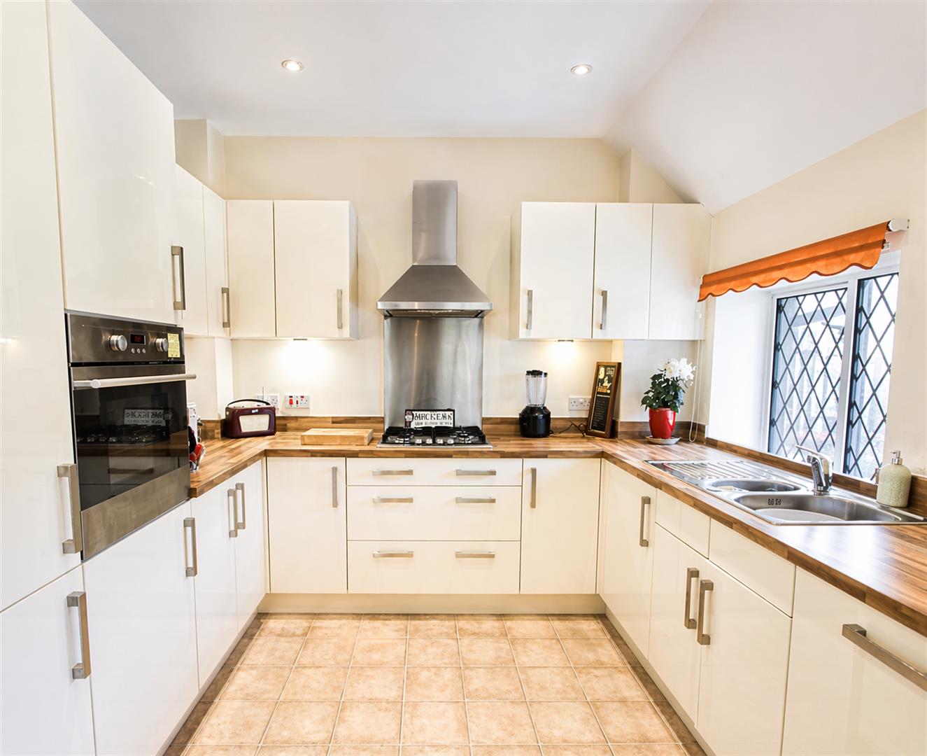 2 bed property in Ewell Road, Cheam Village
